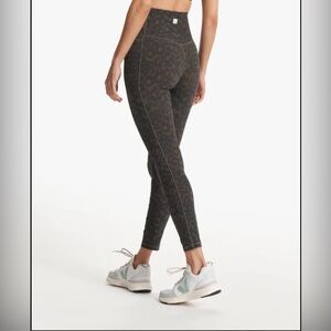 Vuori Black Leopard Print Leggings